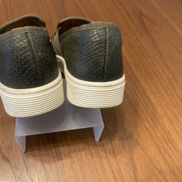 Sofft Slip on Sneaker Womens 6.5 Snake Skin Leather Green Casual Flat - Picture 9 of 9